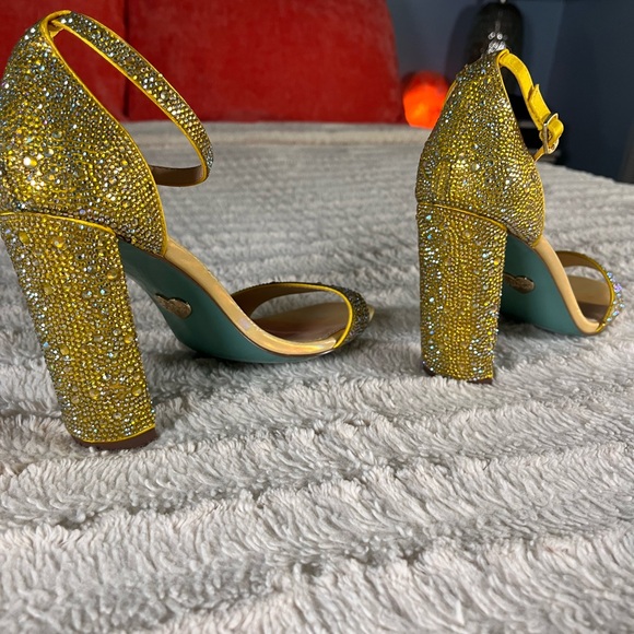 Betsey Johnson Rina 9m Heels Yellow Rhinestone NEW - Picture 7 of 9